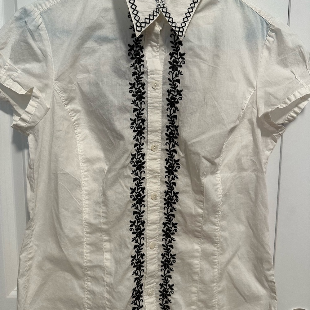 Lucky Brand embroidered short sleeve shirt large